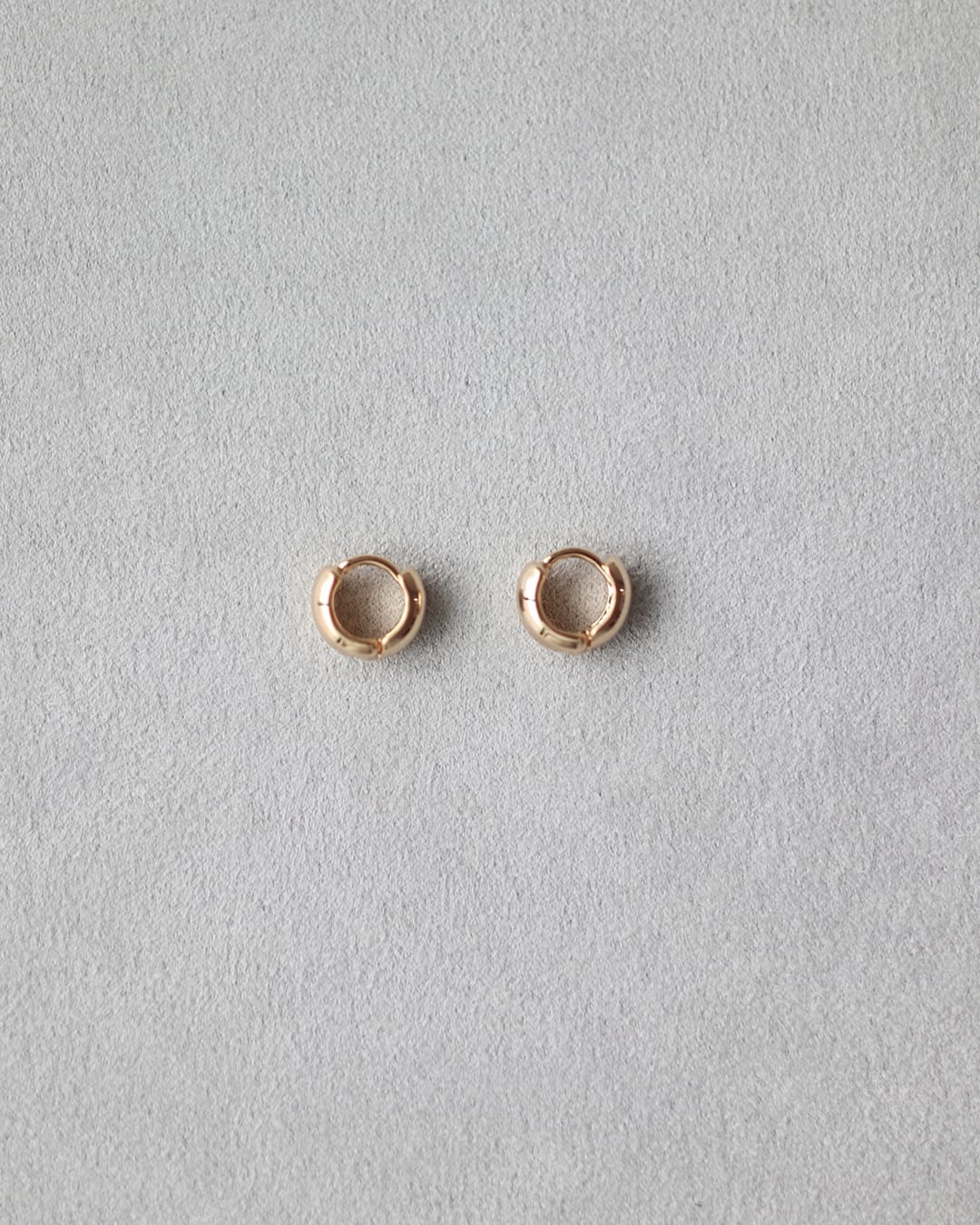 Hoop pierce / gold