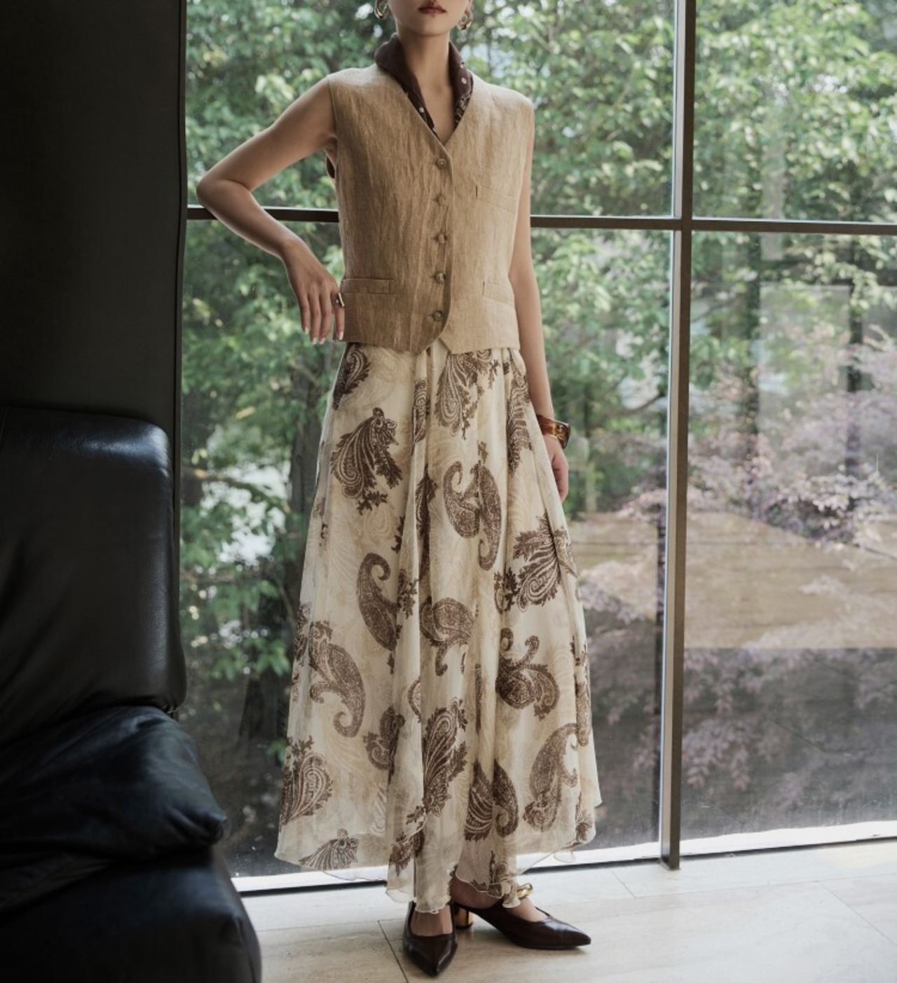 Vネックベスト＆ペイズリー柄セミフレアスカートのセットアップ W01294