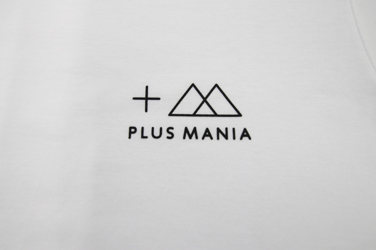 PLUS MANIAロゴＴシャツ　ホワイト