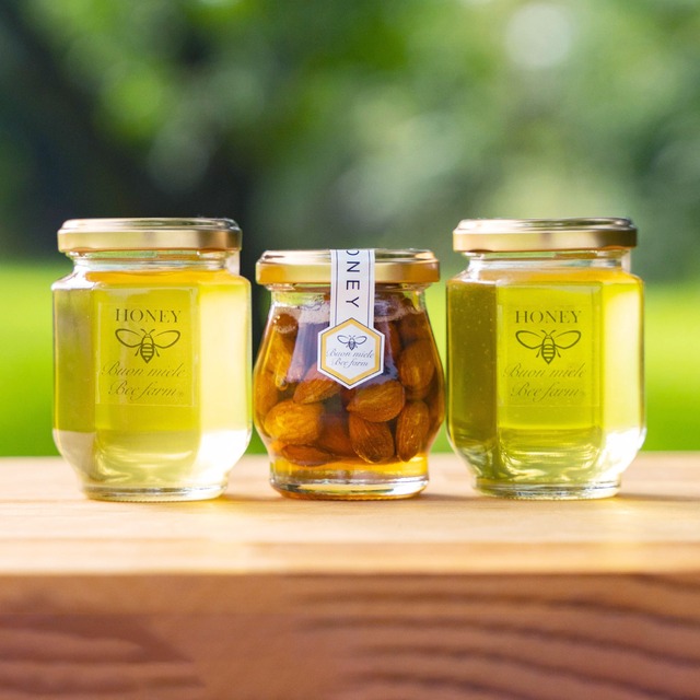 2025年宮崎産ハチミツ2本＋アーモンドのはちみつ漬けギフトセット 【送料別】"Gift set 2 kinds of Miyazaki honey and Almond soaked in Miyazaki honey, delivery fee Excld.