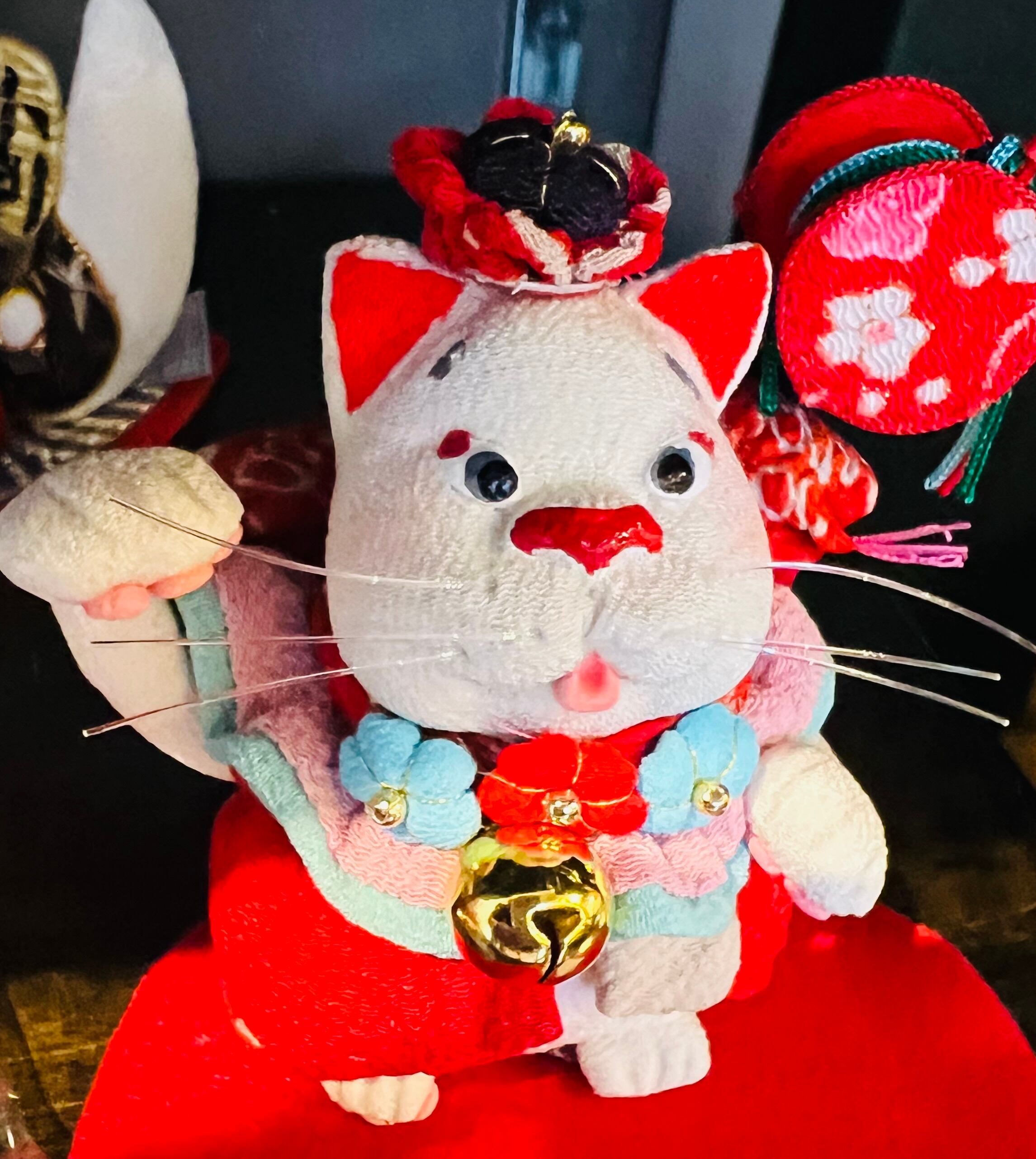 ちりめん古布創作人形招き猫 和雑貨 四季彩堂 オンラインショップ / 古布創作人形 招きにゃんこ右手