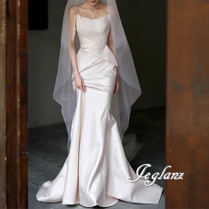 大人 シック ウエディングドレス ベアトップ ミニマル 美ライン(M3144)ο