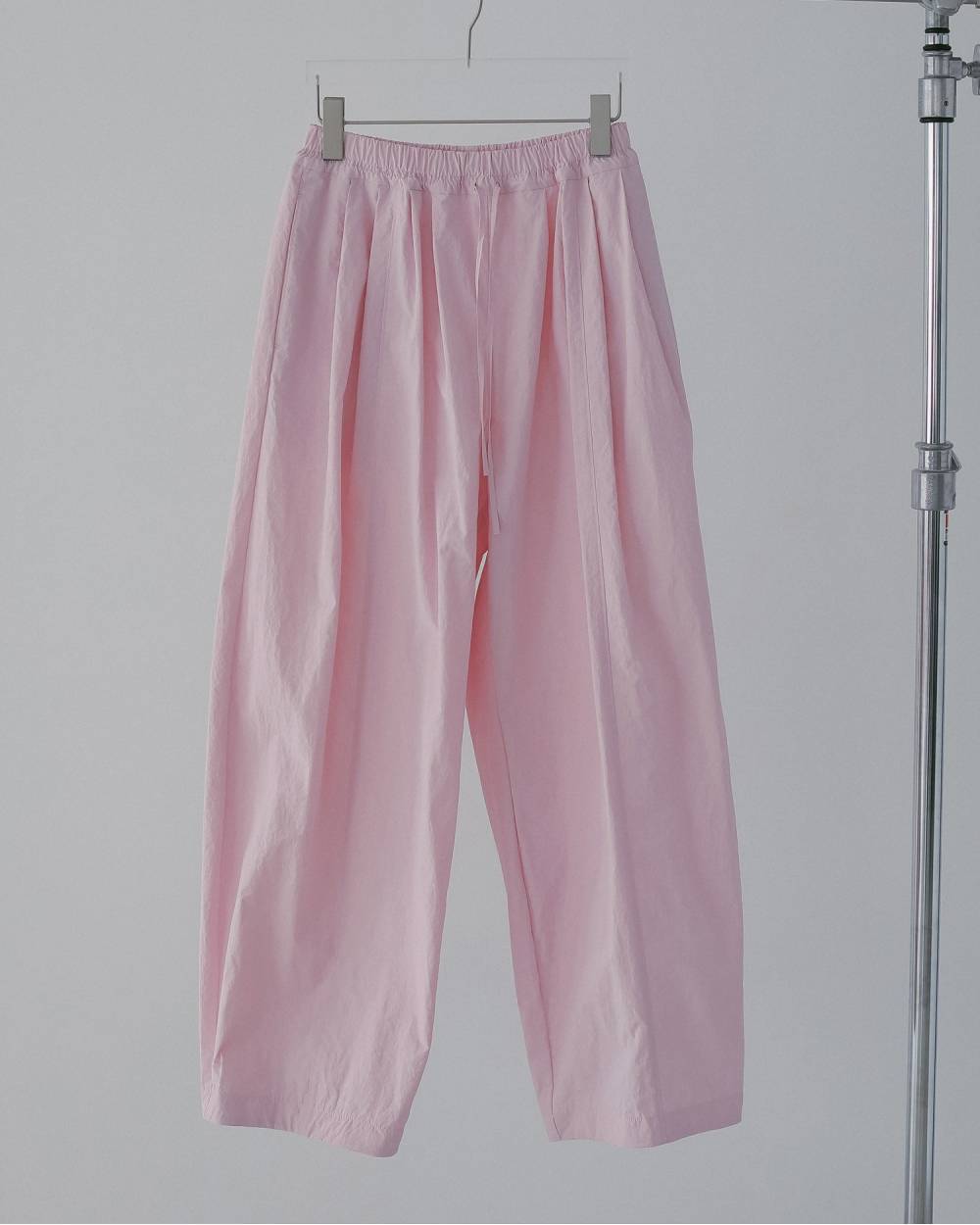 anuke(アンヌーク) Volumetuck Cocoon Pants | サウスオレンジ｜メンズ