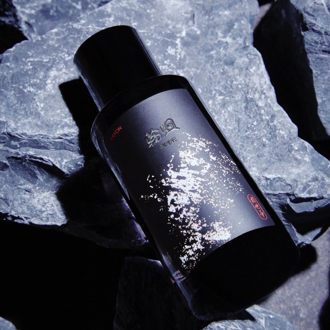 宗心　　一行 漆黒 伊達政宗之兜 1/3スケール – 鈴甲子