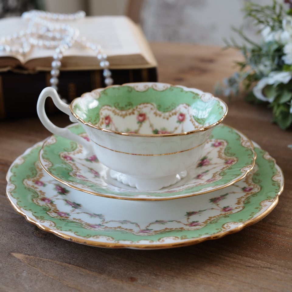 英国ロイヤルドルトン グリーン＆ローズガーランドトリオ エドワー