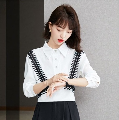 ブラウス オフィス デザインブラウス オシャレ シンプル 大人きれいめ フェミニン スタイリング こなれ感 お呼ばれ 発表会 上品 すっきり Vネック 気映え 春 夏 秋 清潔感 シフォン フォーマル