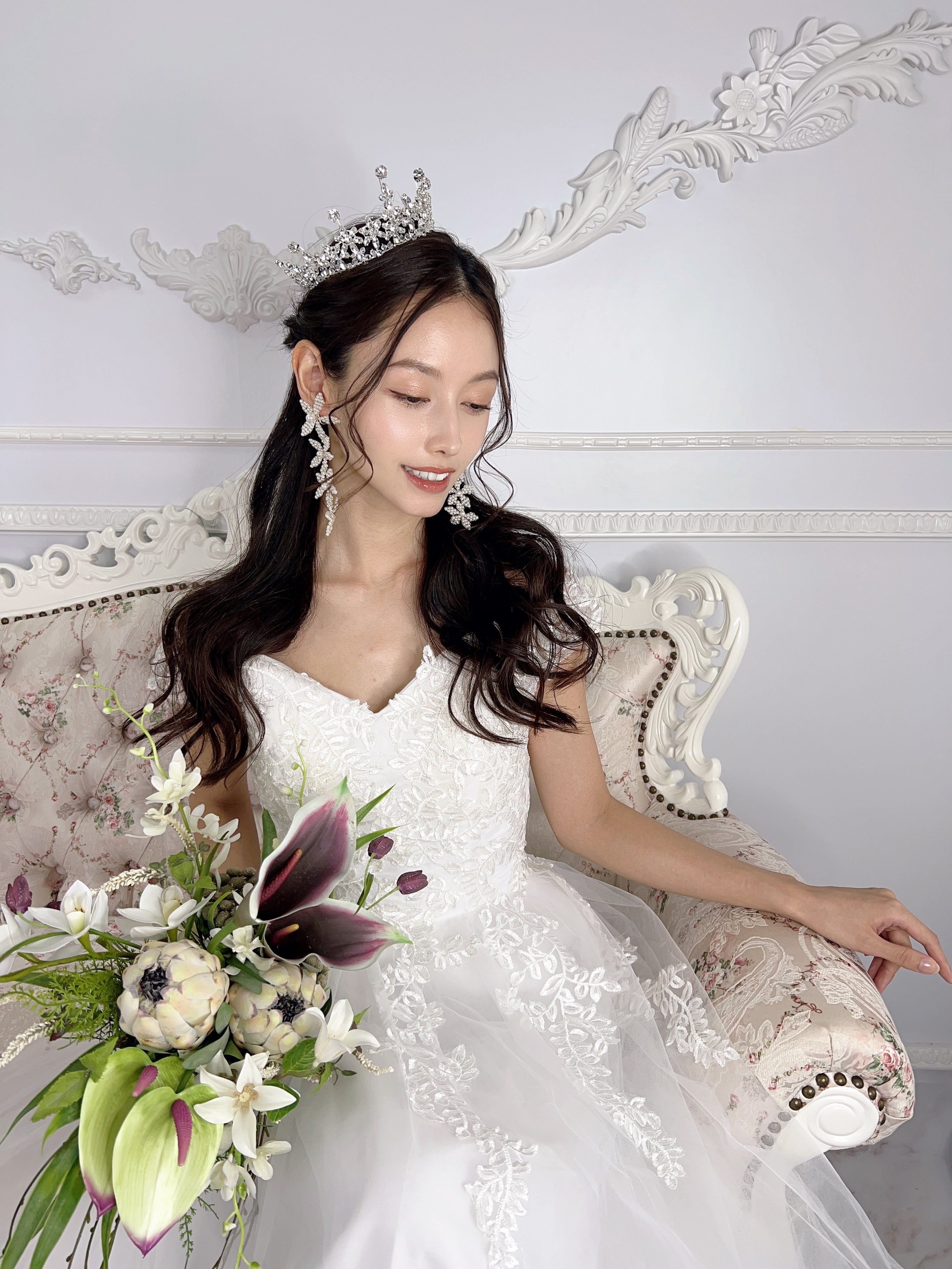 ダイヤモンドティアラブライダルティアラ人工クリスタルクラウンゴールドカチューシャウェディングドレスアクセサリー女性の髪の宝石ギフト  ダイヤモンドティアラゴールデンティアラヘアバンドジルコンラインストーンリーフヘアアクセサリー花嫁のウェディング ... 女性のためのヘアアクセサリーファッションヘアブライドクラウンウェディングドレスアクセサリーギフトブライダルクラウンヘッドウェアパーテ