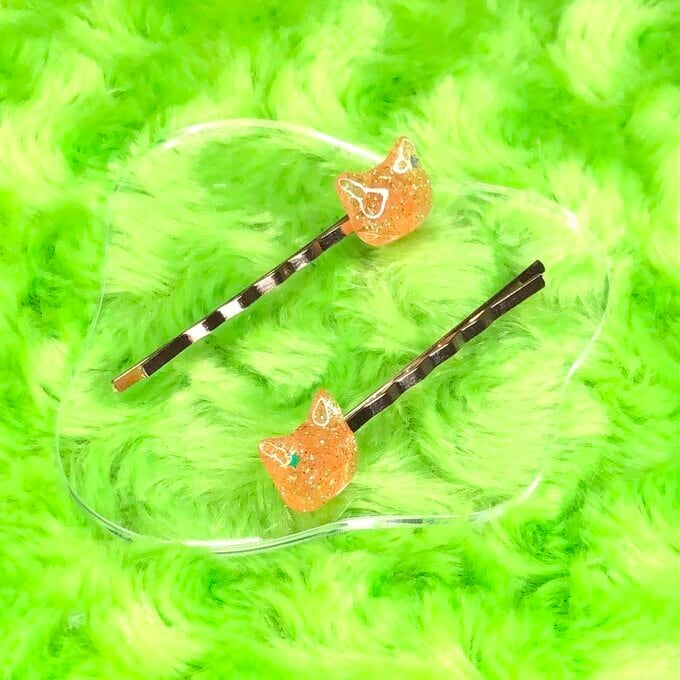 猫アクセサリー 猫ニャン キラキラオレンジラメ レジン ヘアピン 2本
