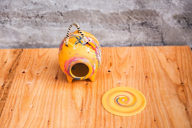 【新着】北川和喜 蚊遣り豚【高さ20cm 横幅12cm】夏のお供に実用性のあるオブジェ