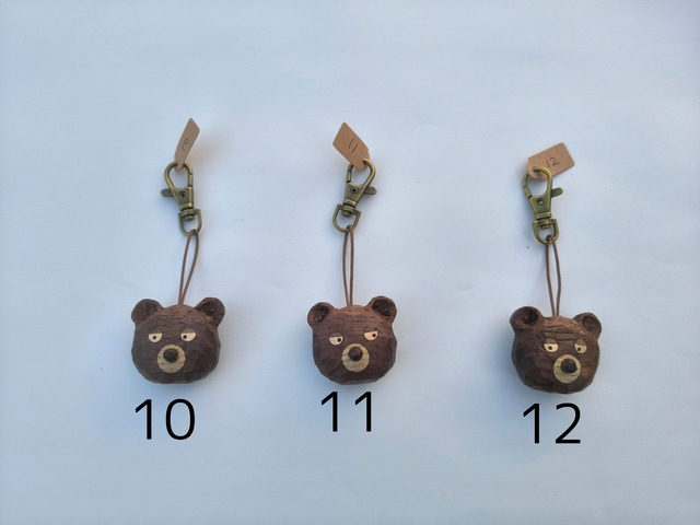 手彫りクマのキーホルダー　