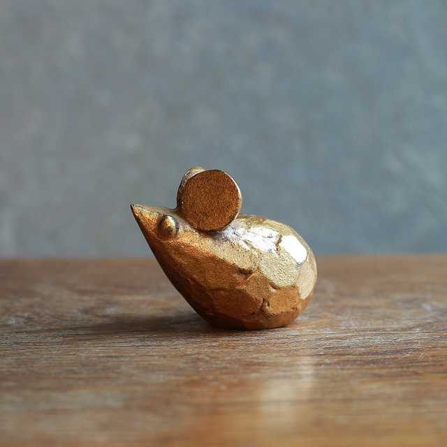 くりっとおめめが可愛い、ずっしり輝くネズミ（子）