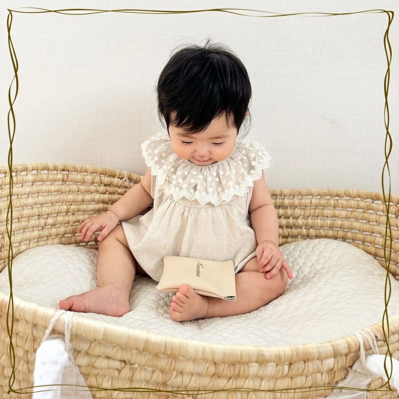 名入れ刺繍 バネポーチ 名入れ無料 合皮 日本製 小物ケース イヤホンケース ケーブルポーチ お菓子入れ 小物入れ出産祝い 内祝い ギフト プレゼント お祝い 誕生日祝い 誕生日 PVC レザー おしゃれ シンプル かわいい 大人 高校生 レディース 女子 社会人 大学生