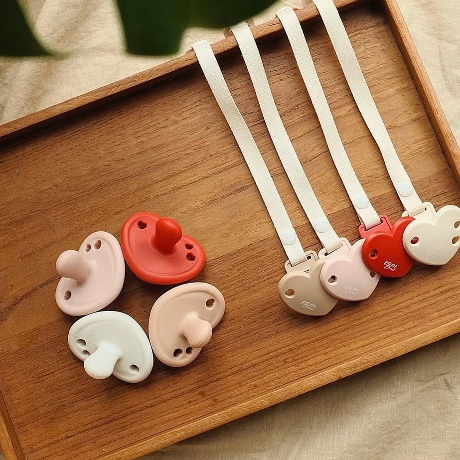 ハートおしゃぶりセット（ケース+おしゃぶり+ホルダー） | イブル&Baby