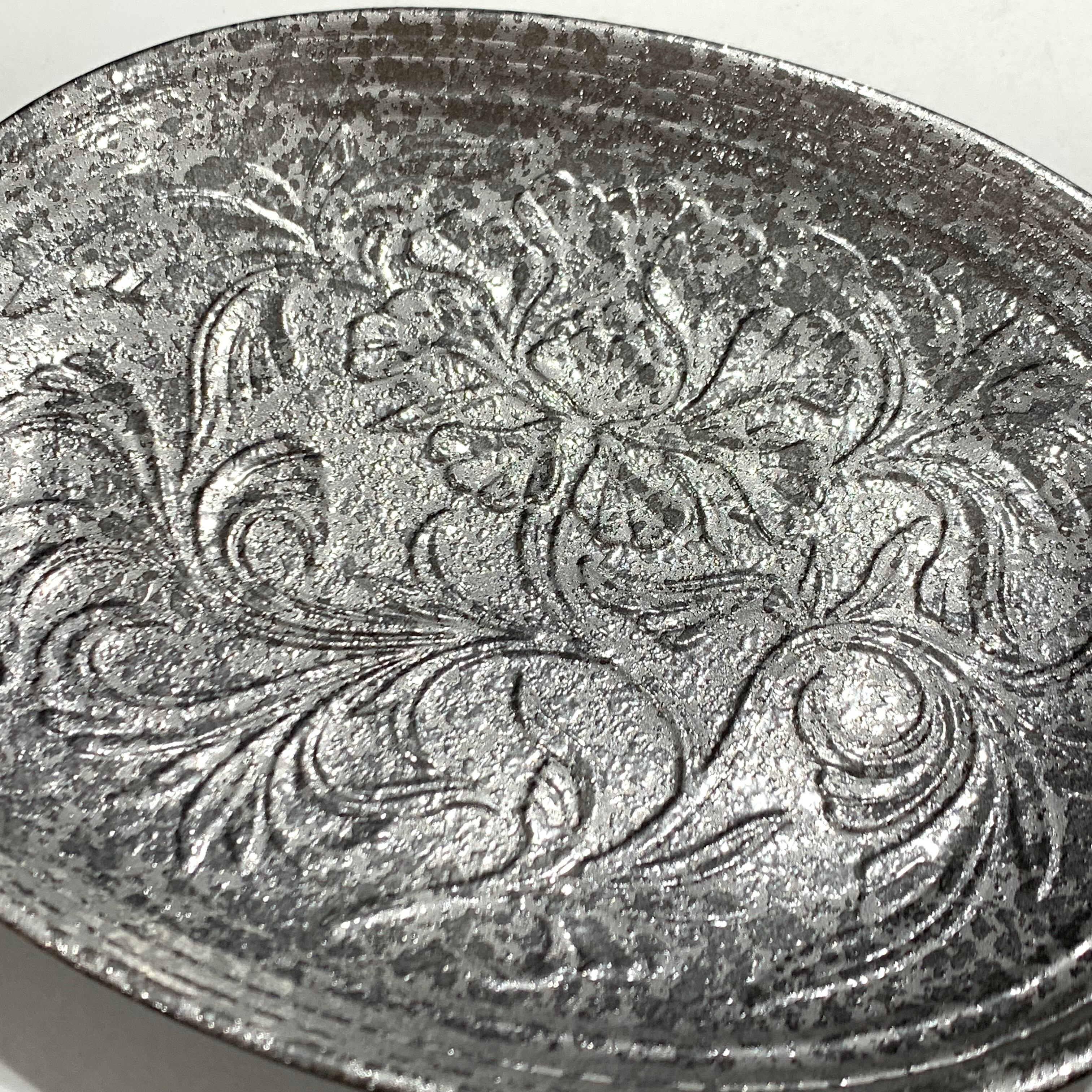 晶塗掛け分 (金・銀) 花唐草彫楕円皿 16cm | 24to3［西富陶磁器