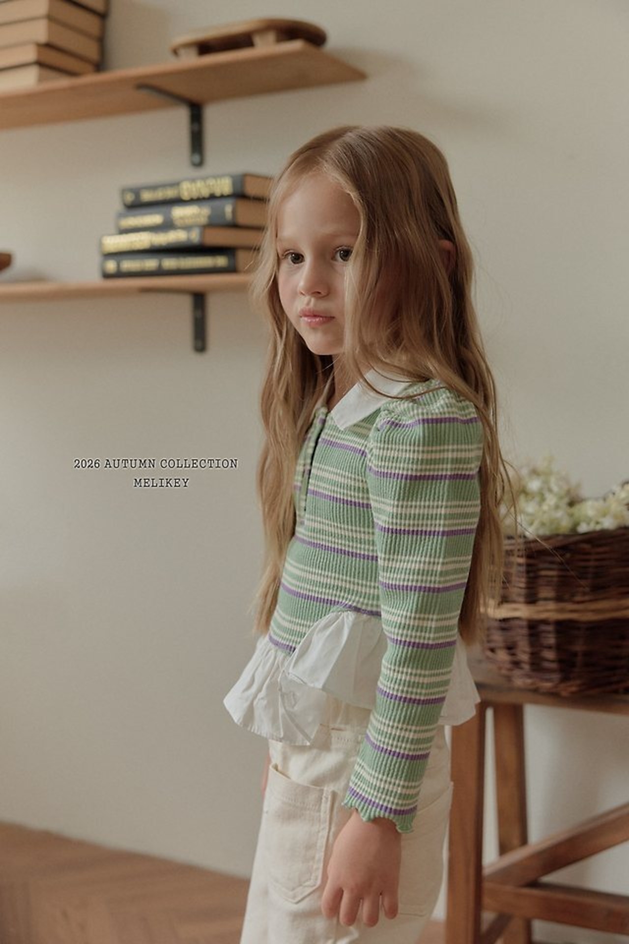 韓国子供服 / 26Autumn / 〖取寄〗Melikey / 斜めフリルカラーTシャツ / 女子服 *XS~JM*