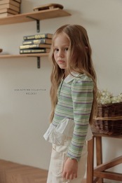 韓国子供服 / 26Autumn / 〖取寄〗Melikey / 斜めフリルカラーTシャツ / 女子服 *XS~JM*
