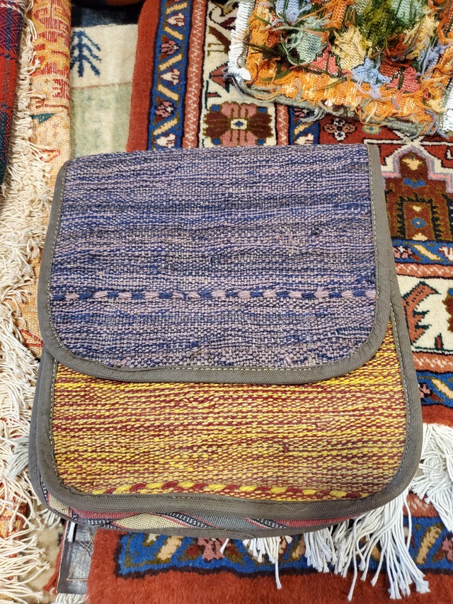 絨毯クエスト52【No.30】Bag（無地）※現在、こちらの商品はイランに置いてあります。ご希望の方は先ずは在庫のご確認をお願いします。