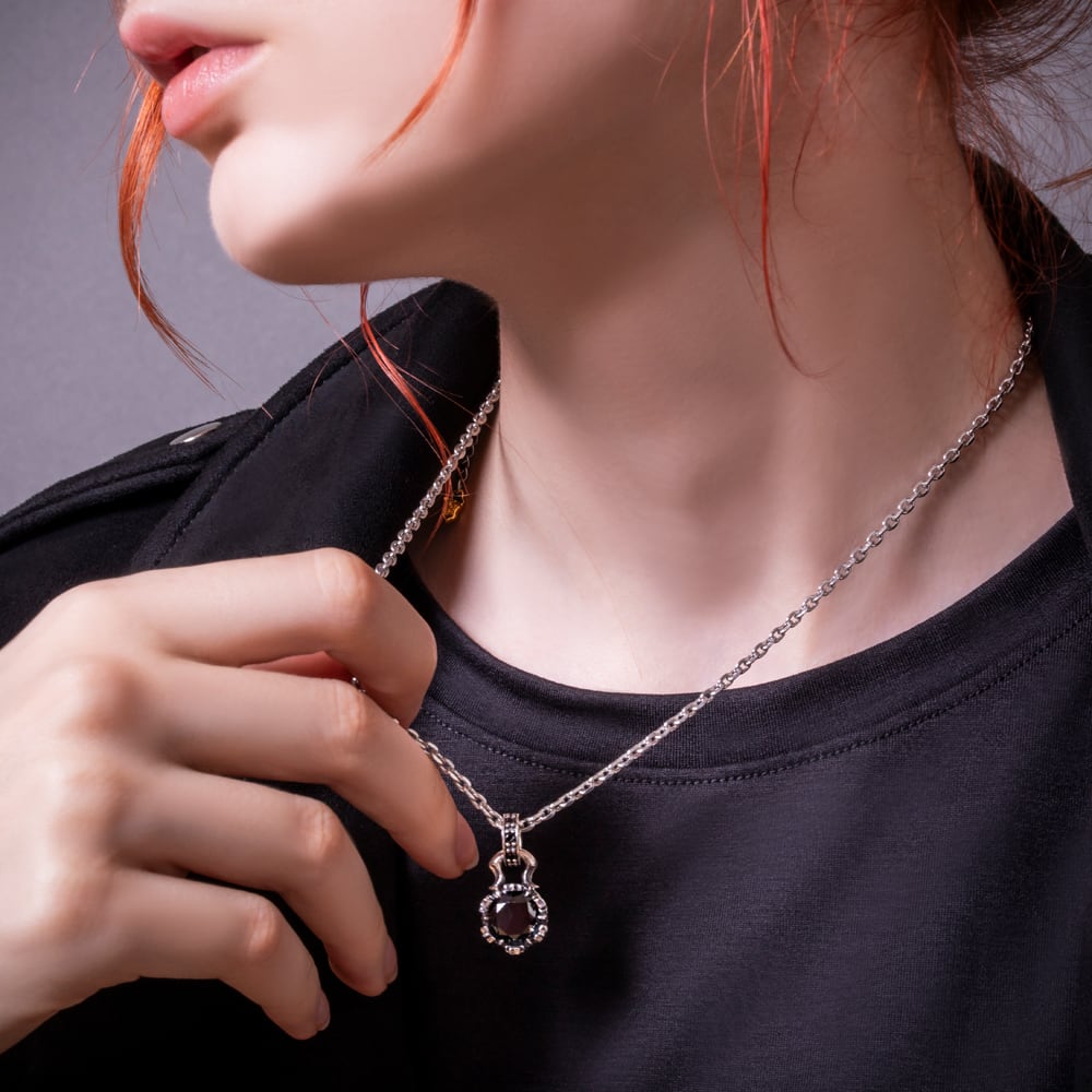 ペンダント売り上げランキング9位】ストーンクラウンチャームBK