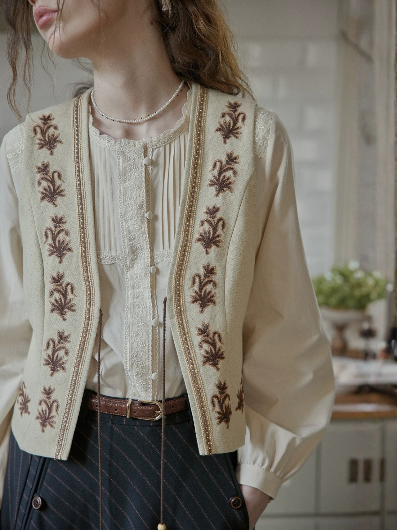 Folklorique Bistre Embroidery Vest F0790