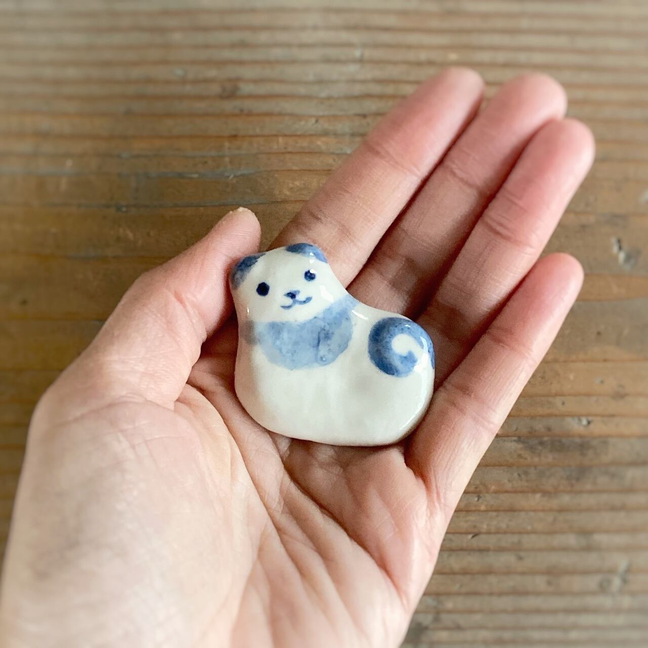 いぬ箸置き　(染付)