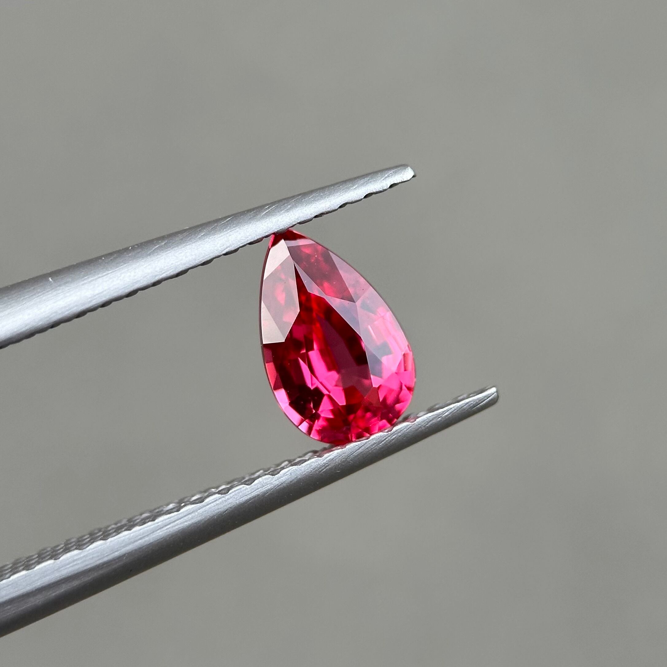 レッドスピネル 7.4x4.7x3.1mm,0.70ct, ベトナム産 | ROSWAY ONLINE SHOP