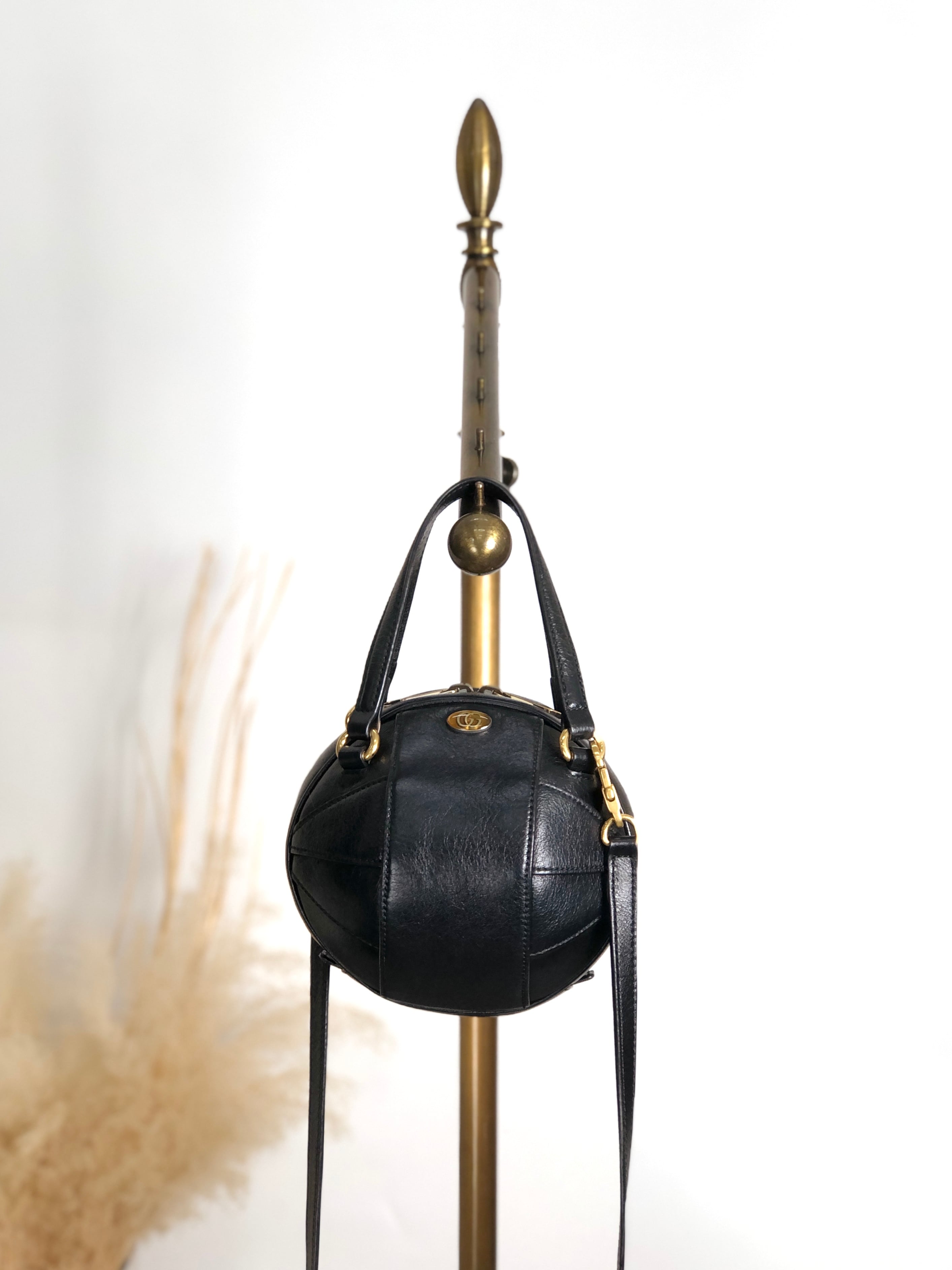 GUCCI グッチ ショルダーバッグ ブラック GGロゴ レザー ラウンド