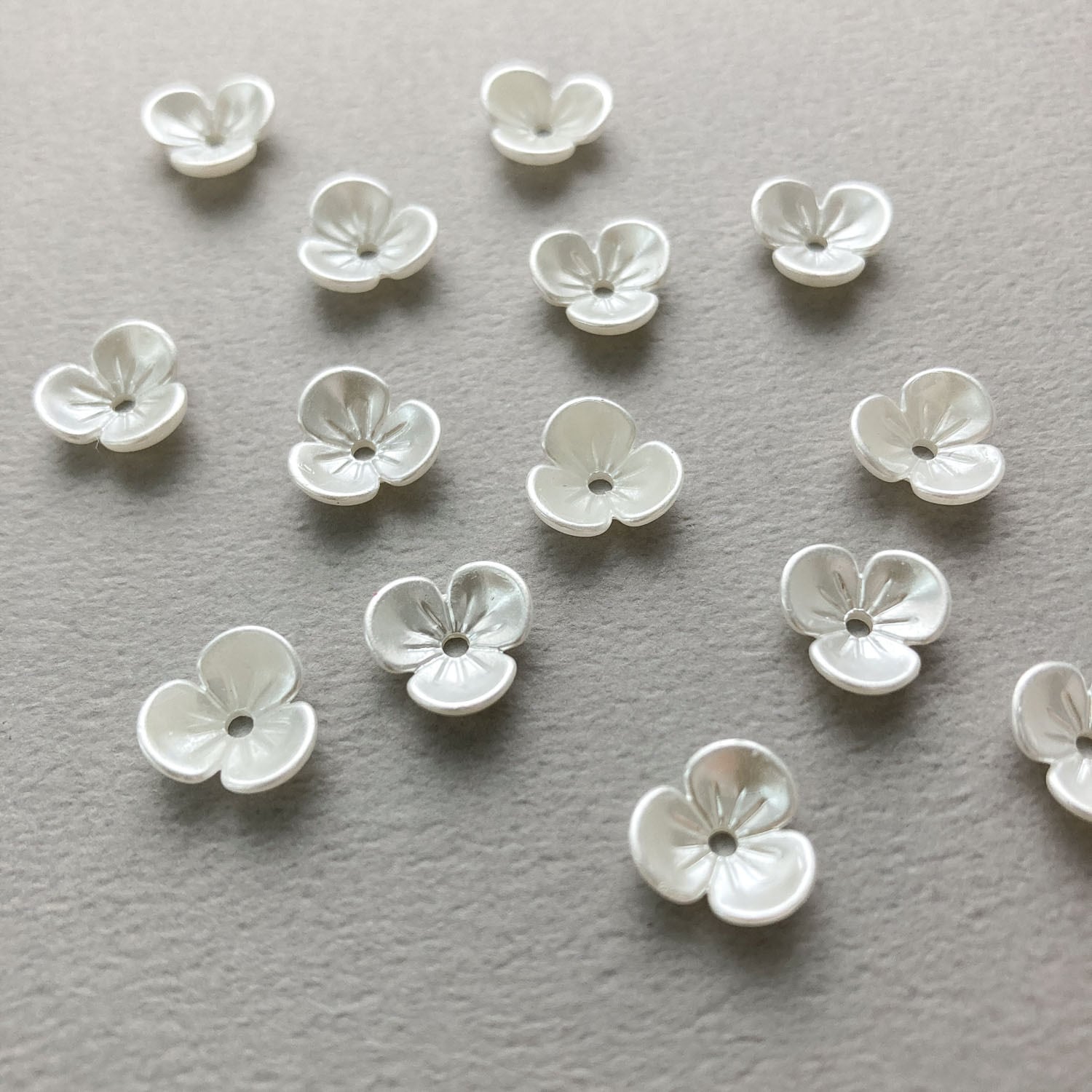 中心穴あきミニパール3弁花パックM（9.5mm/14p） | Dua-アクセサリー