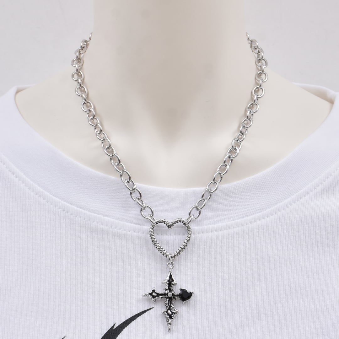 特価☆匿名配送☆ハンドメイドオリジナル 一点物 シルバーハートクロス ネックレス 12/17新着】クロス×ハートネックレス | VOLCAN&APHRODITE