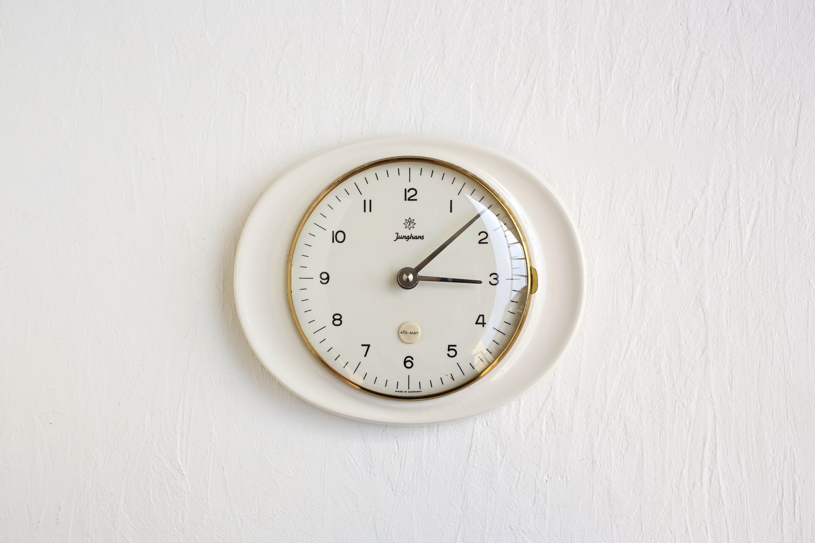 ドイツ アンティーク ヴィンテージ Junghans ユンハンス 陶器 掛時計 オーバル型(スイープ式クォーツ交換済)N-03975