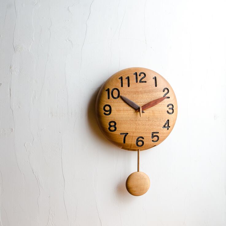 FishCat】タブノキの⼿作り⽊製振り⼦時計 25㎝ | アート＆てづくり