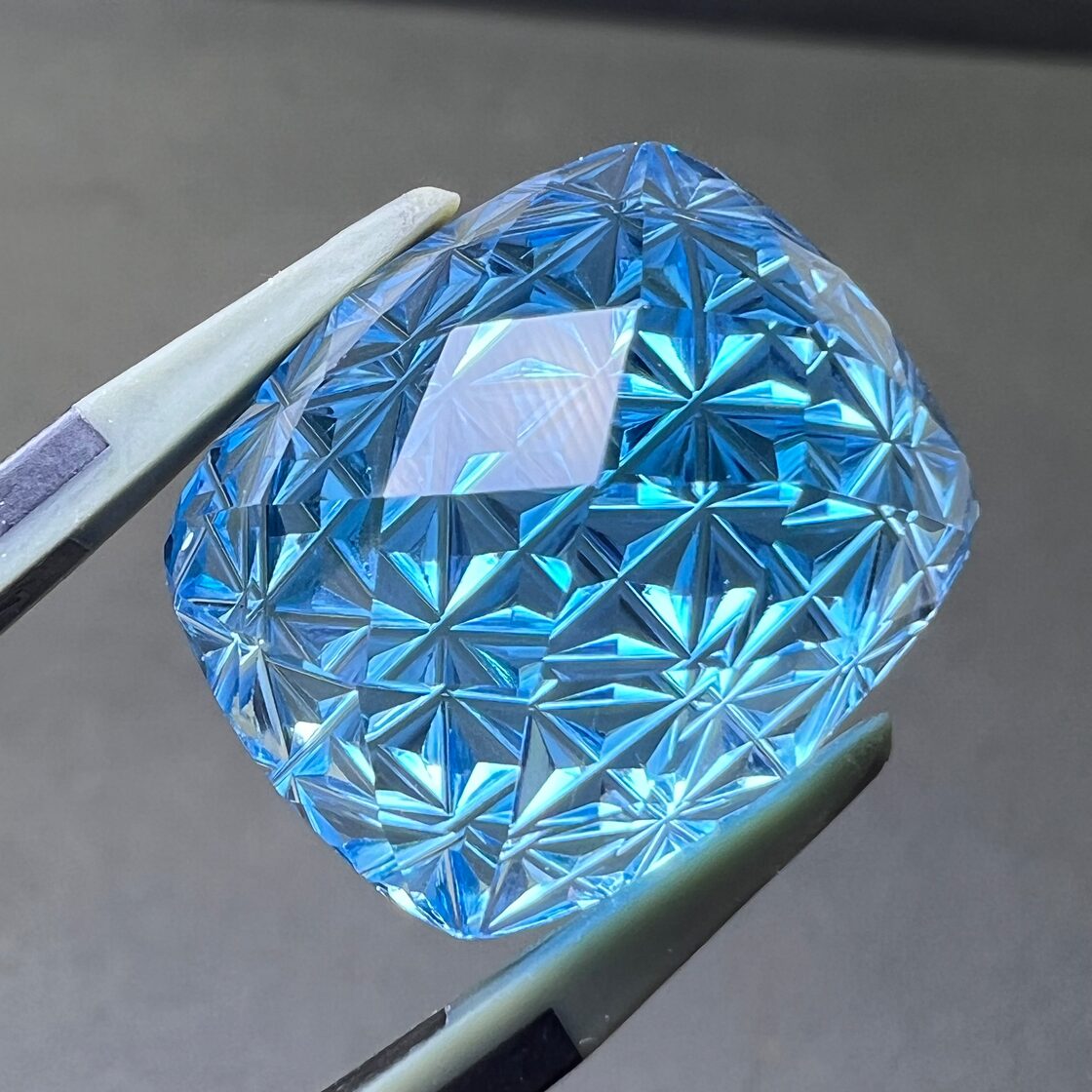 甲州貴石切子 スイスブルートパーズ 25.71ct 19.2mm×16.0mm ルース 