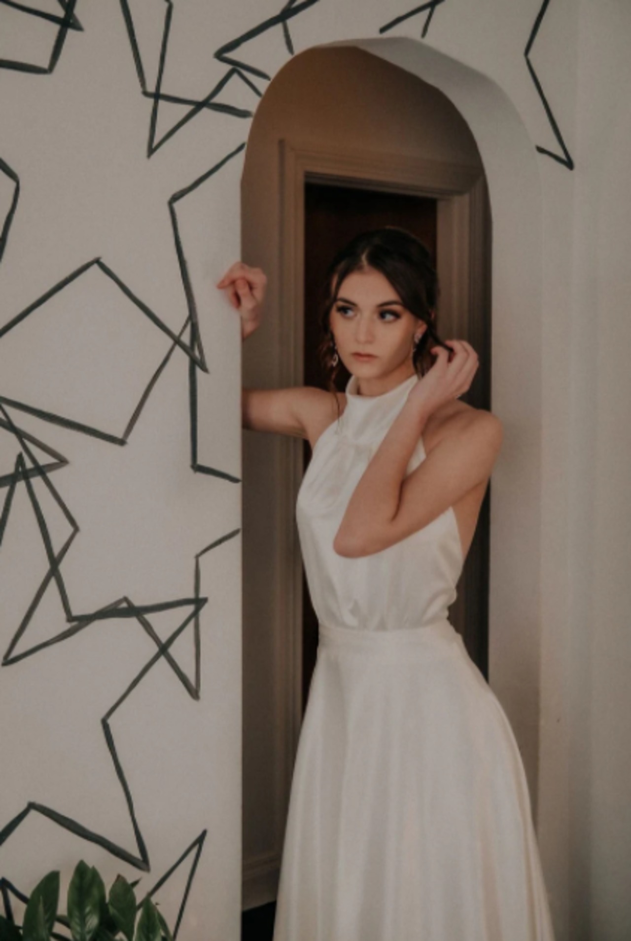 绮丽な ドレス 高級イタリアサテン Aライン ロング ノースリーブ 背中  