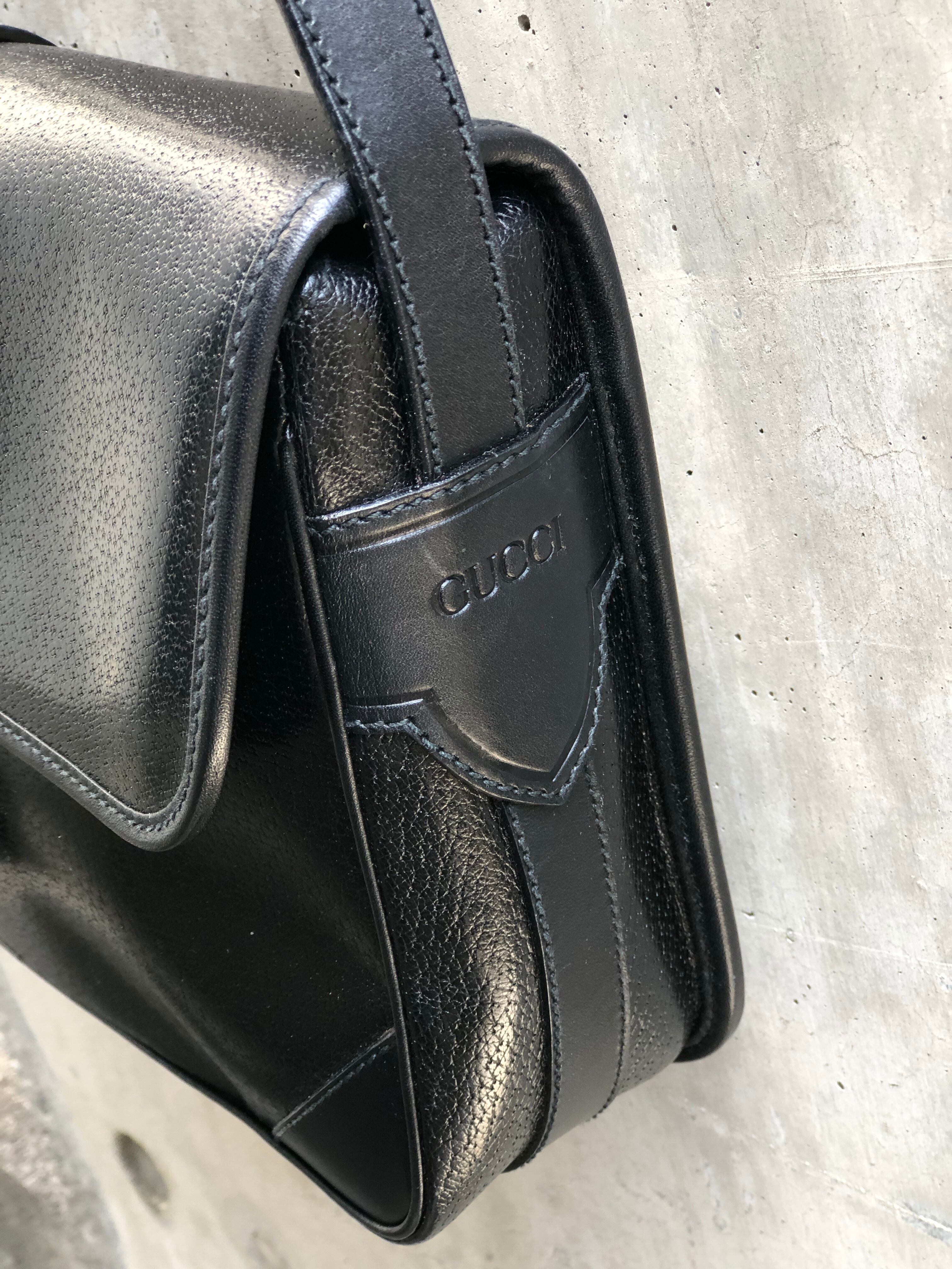 GUCCI グッチ フロントベルト レザー クロスボディ ショルダーバッグ