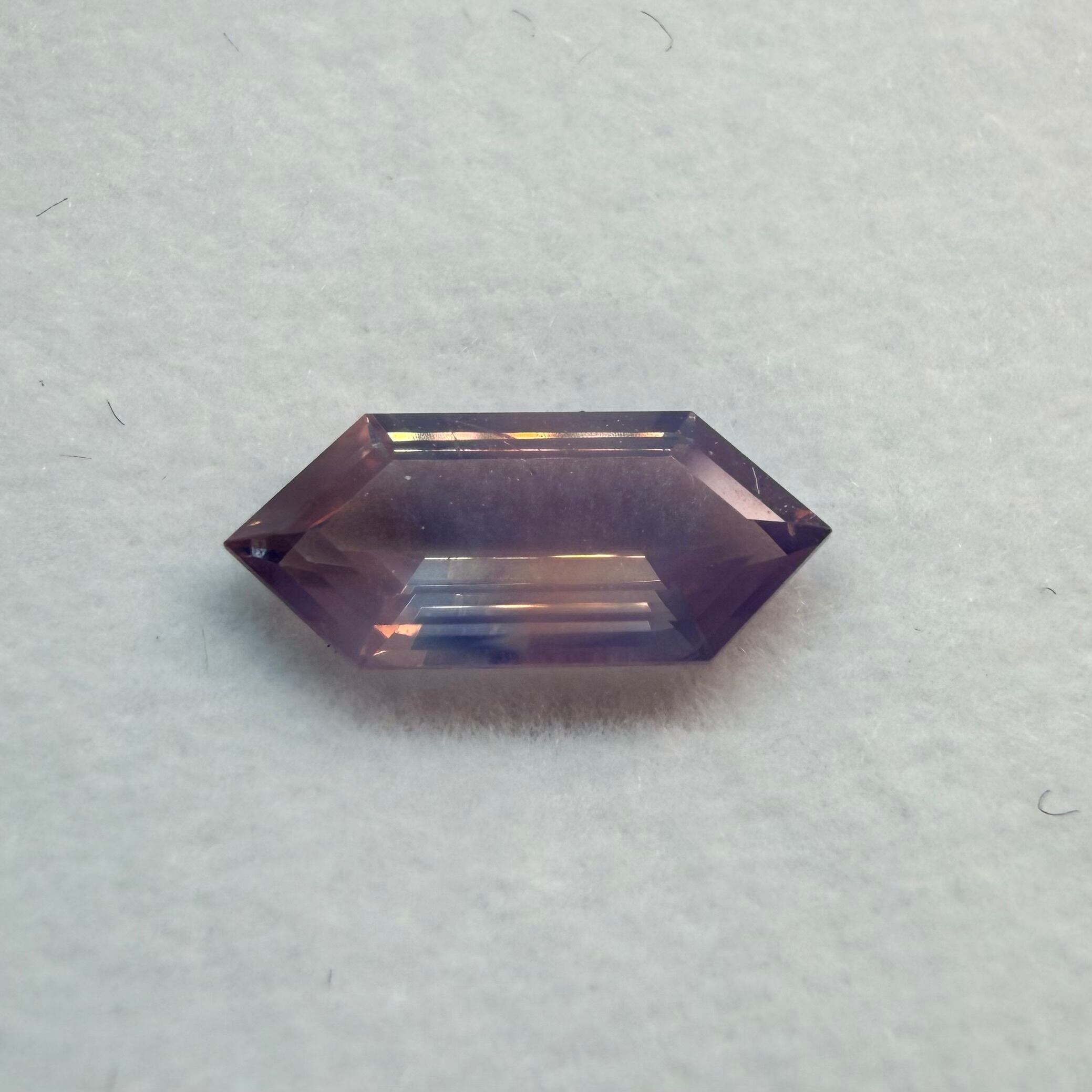 シルキーパーティカラーなサファイア