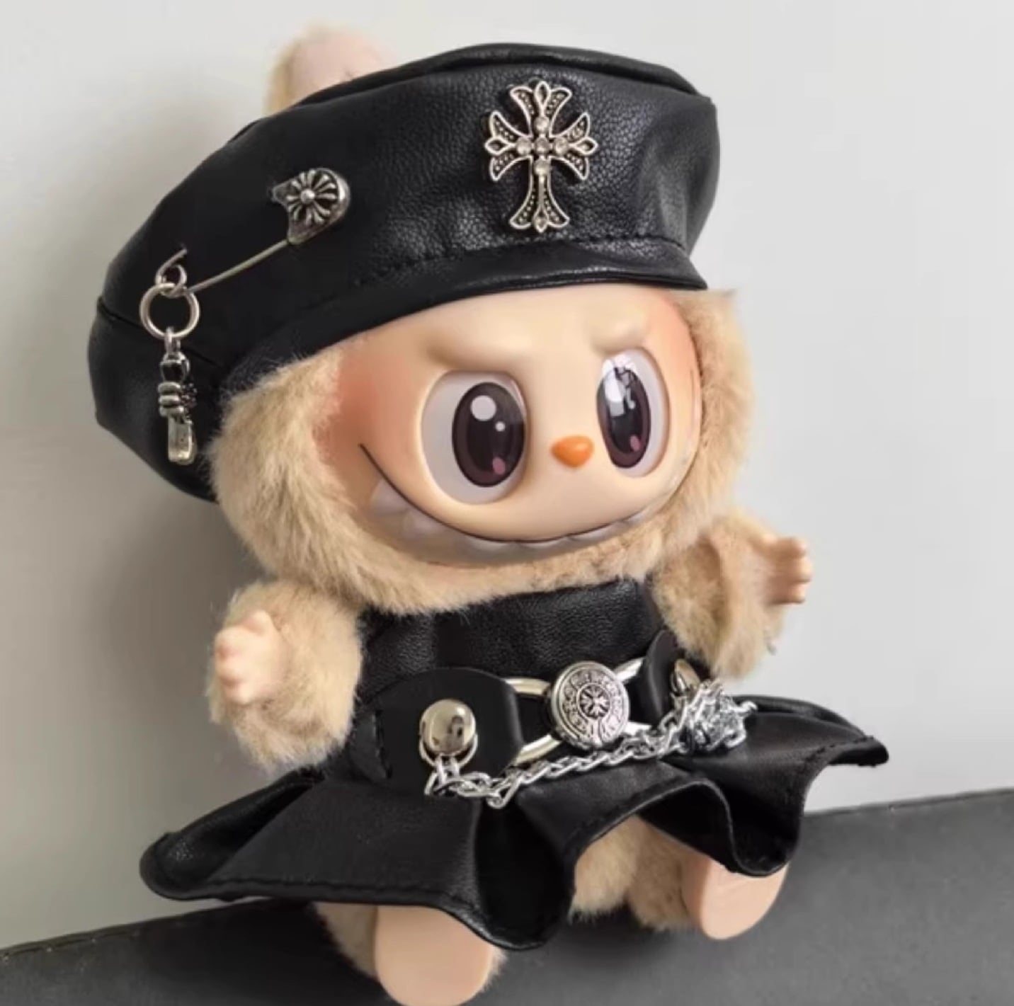 ラブブ 一代二代三代用 クロス レザージャケット＋帽子 Labubu用