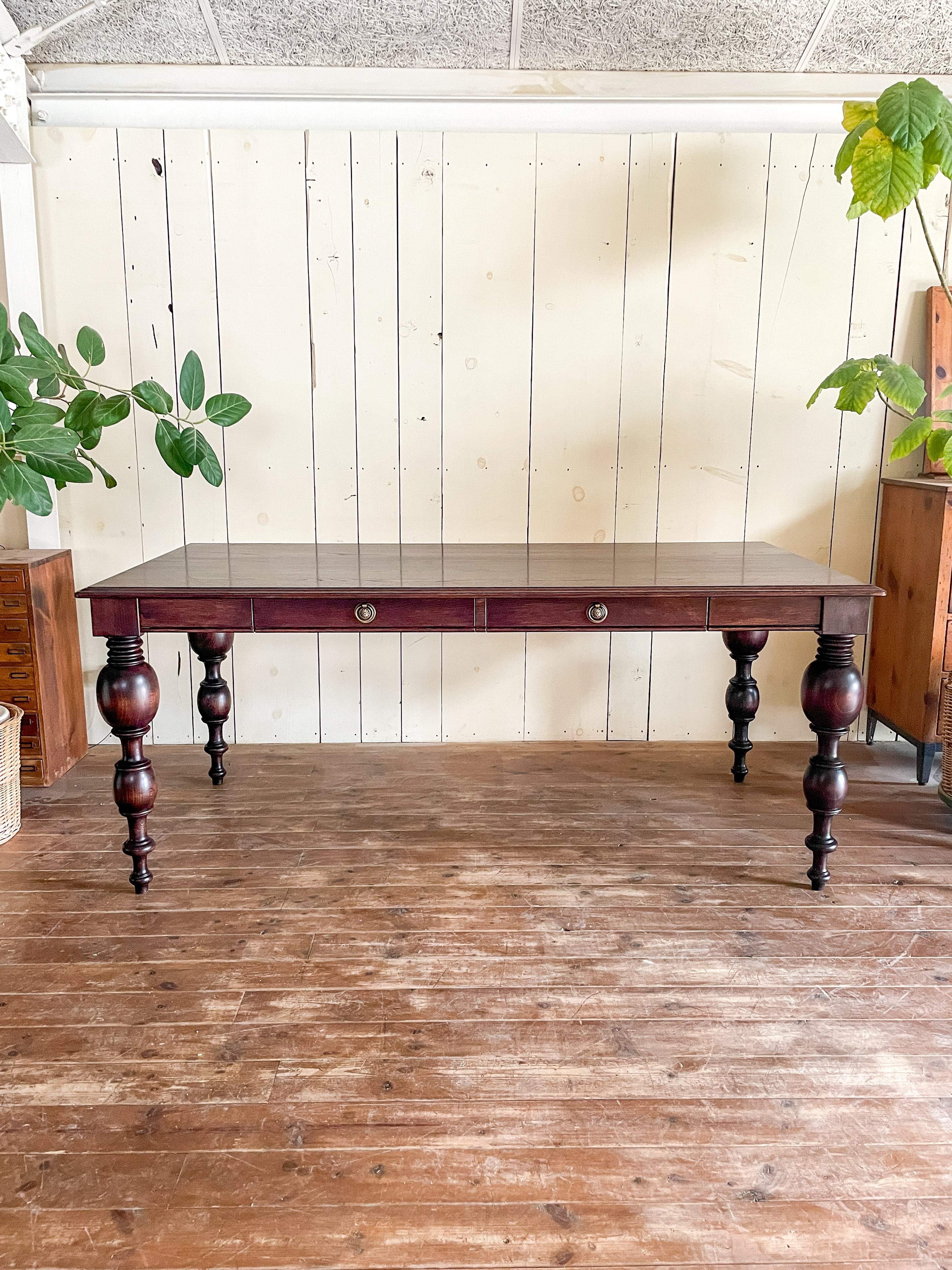 オーク材ターンドレッグダイニングテーブル “極太ろくろ脚”(アンティーク調ろくろ足テーブル) W1400〜2400 4〜8人掛け 引き出し付きダイニングテーブル