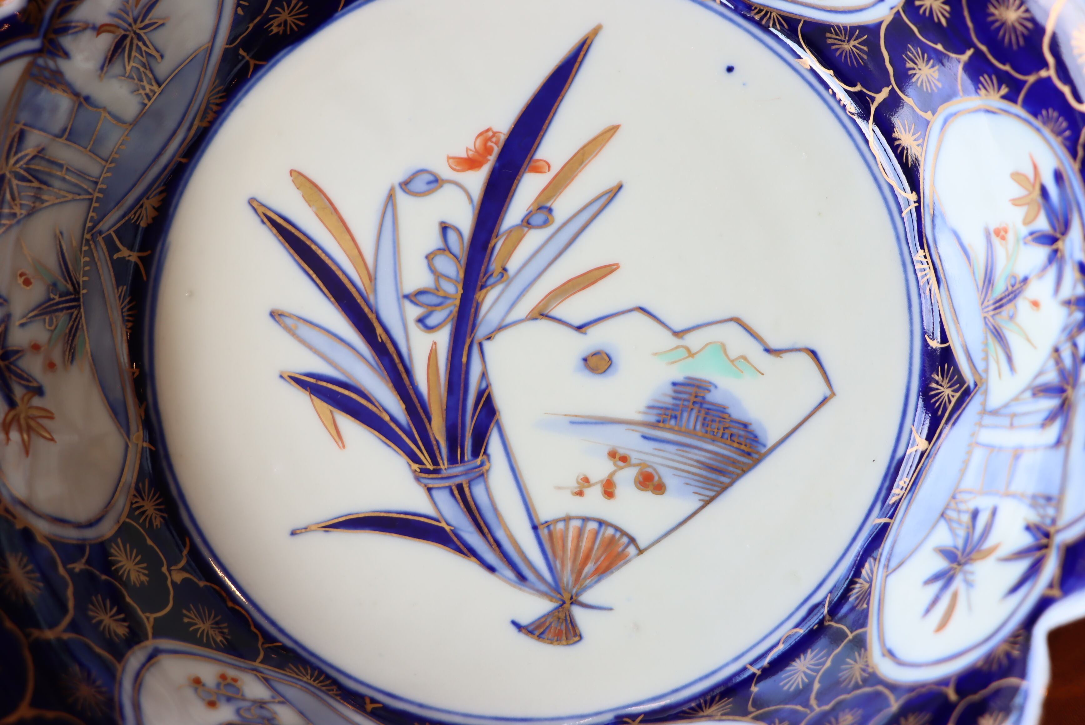 鉢 大 伊万里焼 色絵 扇梅詰松竹文 輪花 | (有)新原美術