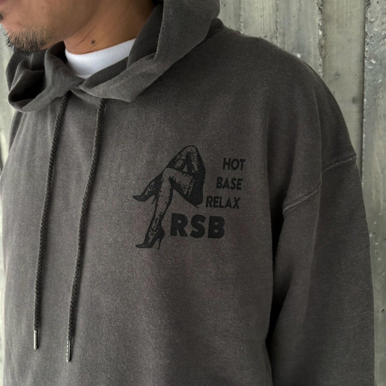 RSB HOT BASE RELAX GRAPHIC PULLOVER HOODIE FADE BLACK