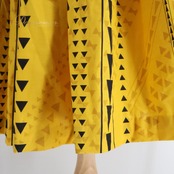 フラダンス 衣装 パウスカート イエロー系 カヒコ柄 シングル シンプル かわいい 華やか 鮮やか 明るい 黄 黒 茶 ハワイアン アロハ ハワイアンプリント フラ ダンス レッスン 練習 ブラック系 ベージュ系 フラ衣装 練習用 きれいめ 目立つ 配色