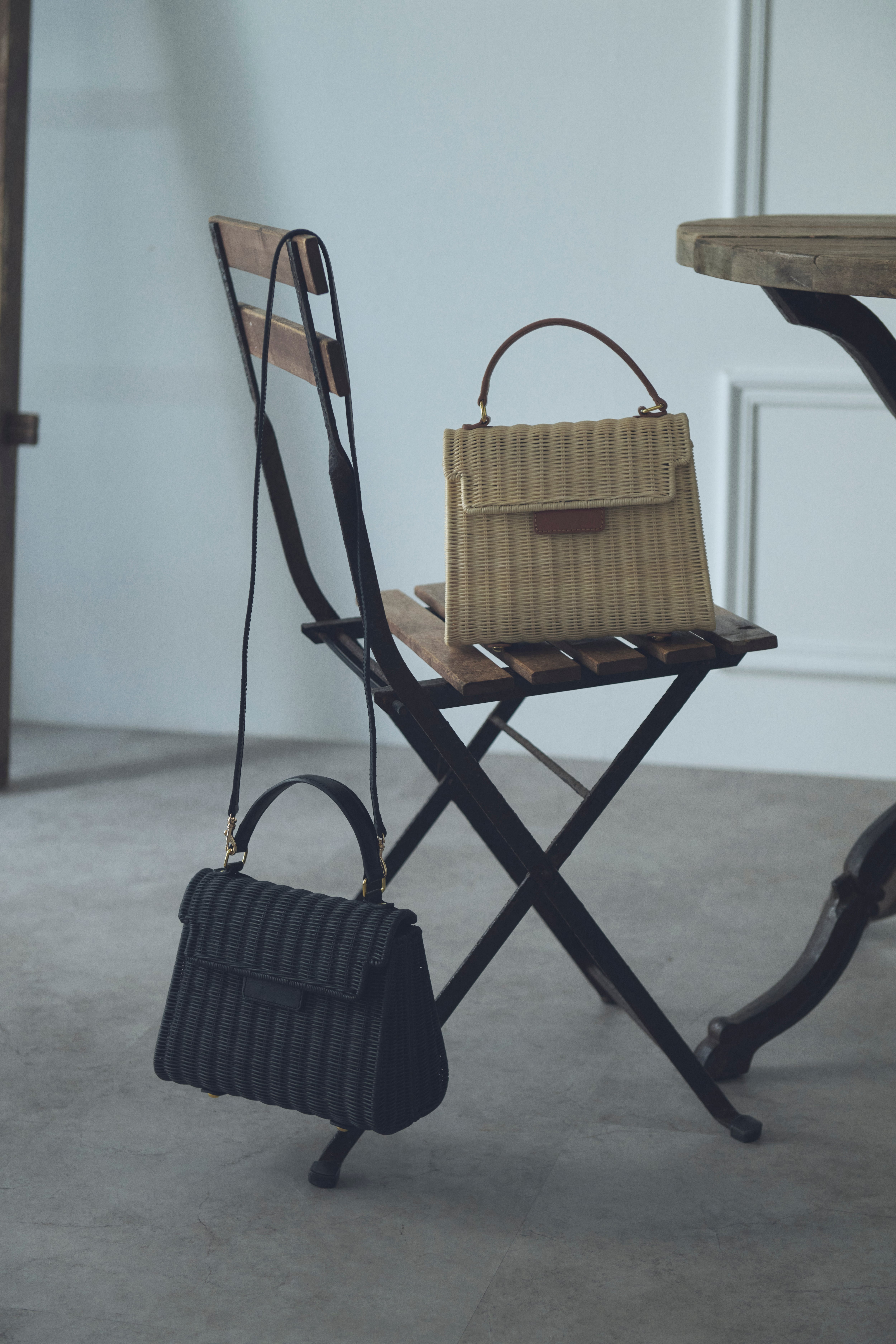 Leather trimmed rattan bucket bag | Bluelea