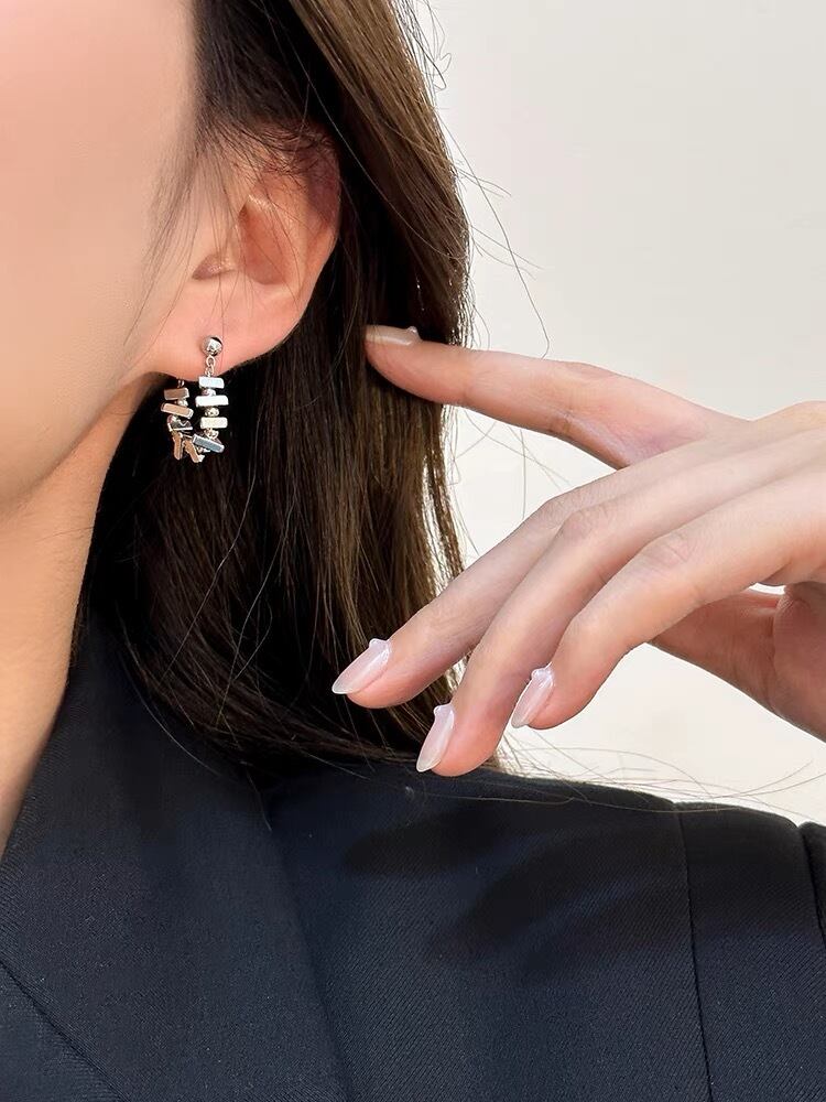 【美品】SHIHARA K18ピアス　（片耳用） 美品】SHIHARA K18ピアス （片耳用）