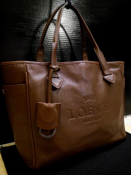 美品18万◆LOEWE ロエベ HERITAGE ヘリテージ レザー トート ハンド バッグ 濃茶◆ シンプルな佇まいに大きなロゴが映える定番人気ライン♪