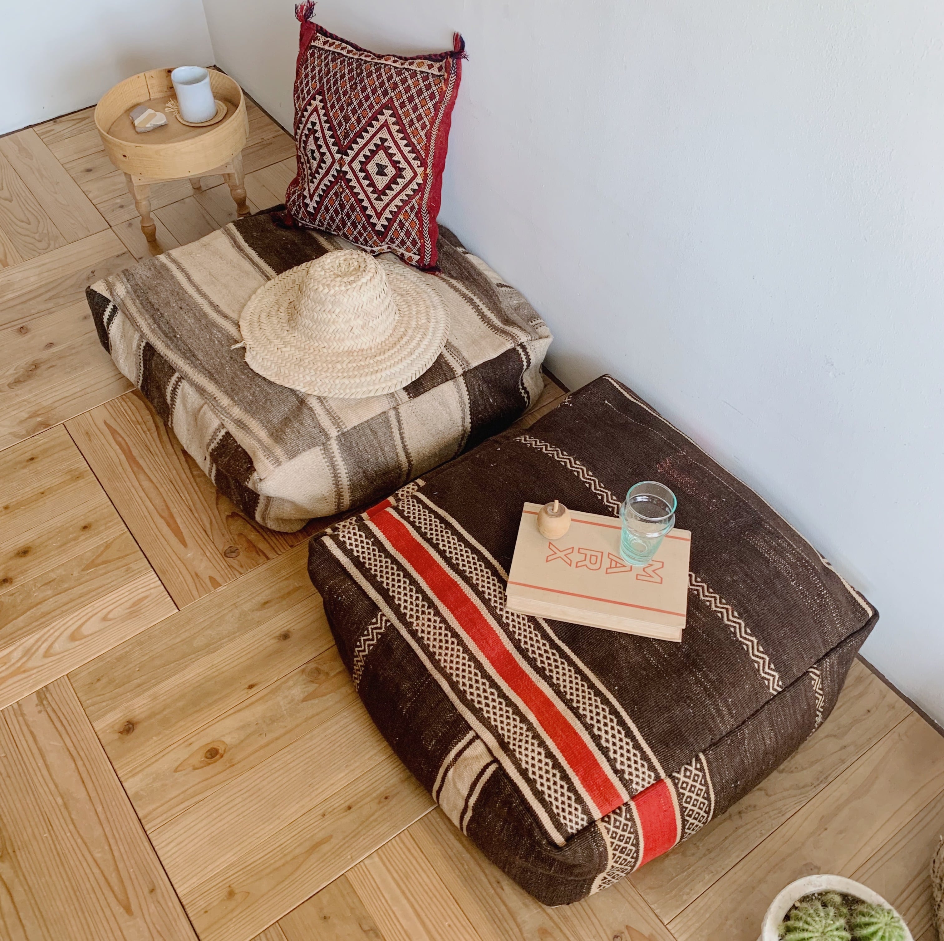 モロッコのオールドザナフィをリメイクしたプフ | モロッコの