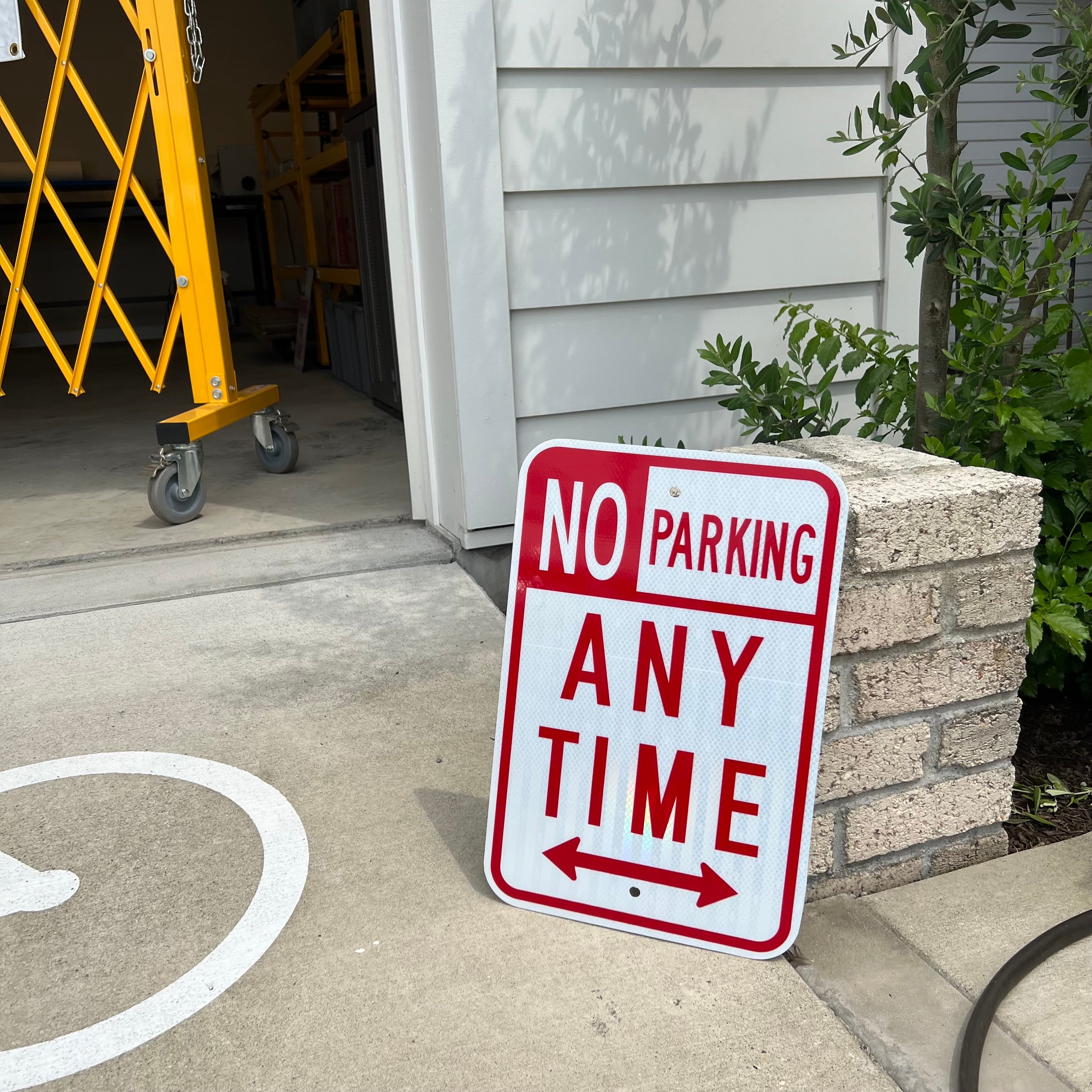 NO PARKING ANYTIME スチール製 道路標識 本物 アメリカ