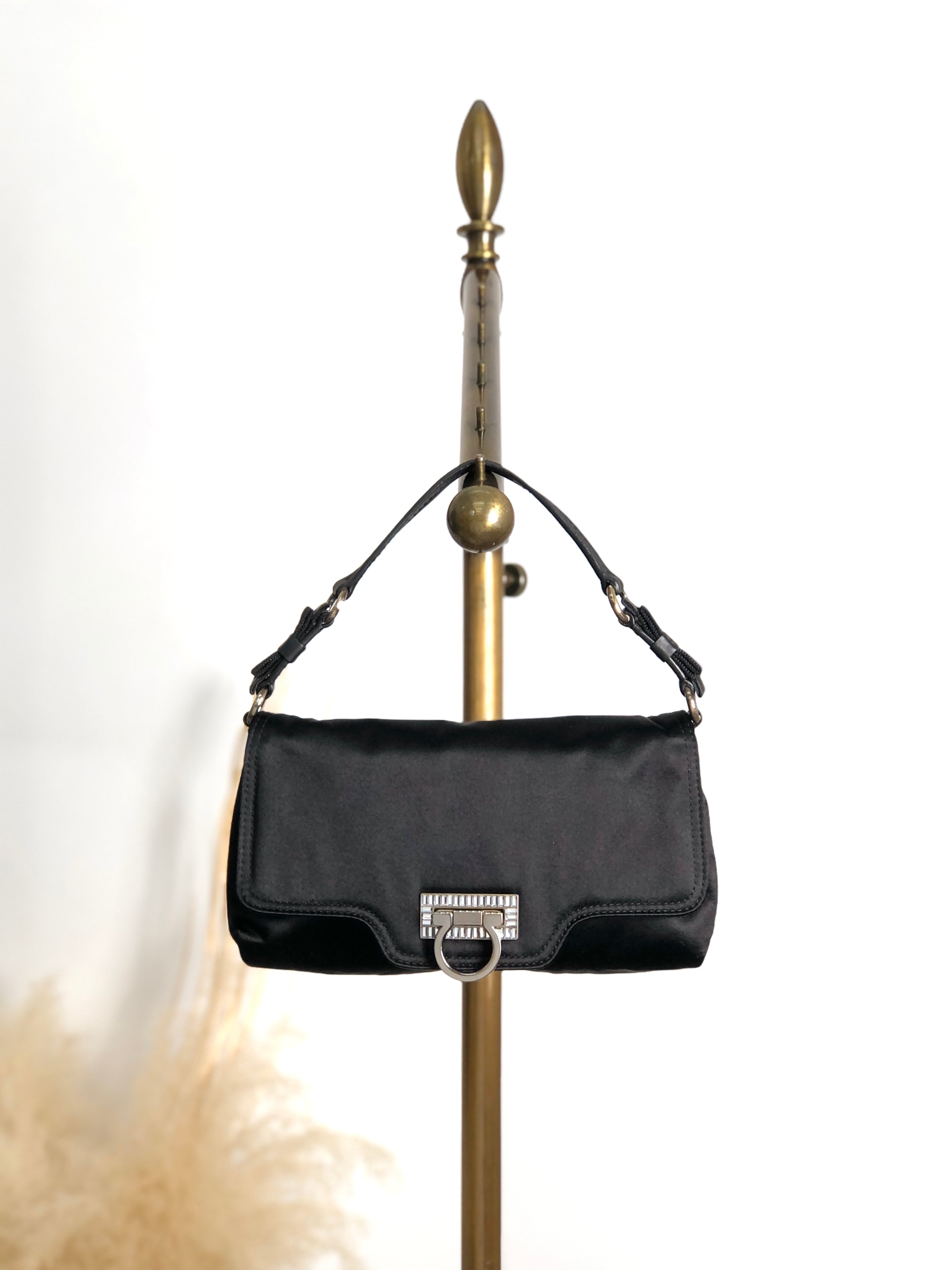 Salvatore Ferragamo サルヴァトーレ フェラガモ ショルダーバッグ ブラック ガンチーニ ナイロン ビジュー vintage ヴィンテージ オールド 5bhg4h