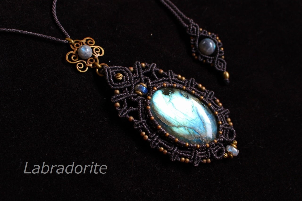 Labradorite brasswire pendant