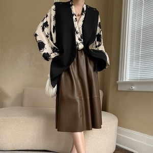 ベストジャケット アウター ジャケット 上着 袖なし ノースリーブ Vネック 襟なし 前開き お得 かわいい 大人可愛い きれいめ 大人 上品 おしゃれ お洒落 かっこいい 大人女子 エレガント 存在感 抜け感 無地 春 秋 10代 20代 30代 40代 レディース 女性用 ママ 学生 デート お出かけ 女子会 休日 ホテル レストラン ランチ お呼ばれ ショッピング 着回し 普段使い 重ね着 フリーサイズ ブラック ブラウン イエロー