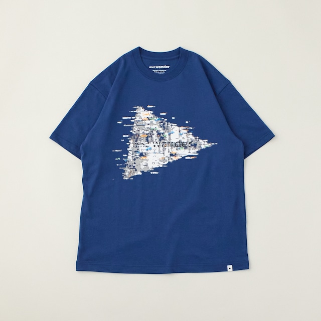 and wander(アンド・ワンダー)noizy logo print T - Navy