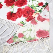 フラメンコ 衣装 シージョ フレコ ピキージョ 花柄 フリンジ 赤 白 小物 飾り 装飾 トライアングル 三角形 ホワイト系 レッド系 軽い素材 おしゃれ フラメンコ衣装 舞台衣装 イベント用 かわいいデザイン 薔薇柄 大人用 女性用 花柄アクセサリー フリンジ付き 柄物シージョ トライアングル型 赤白