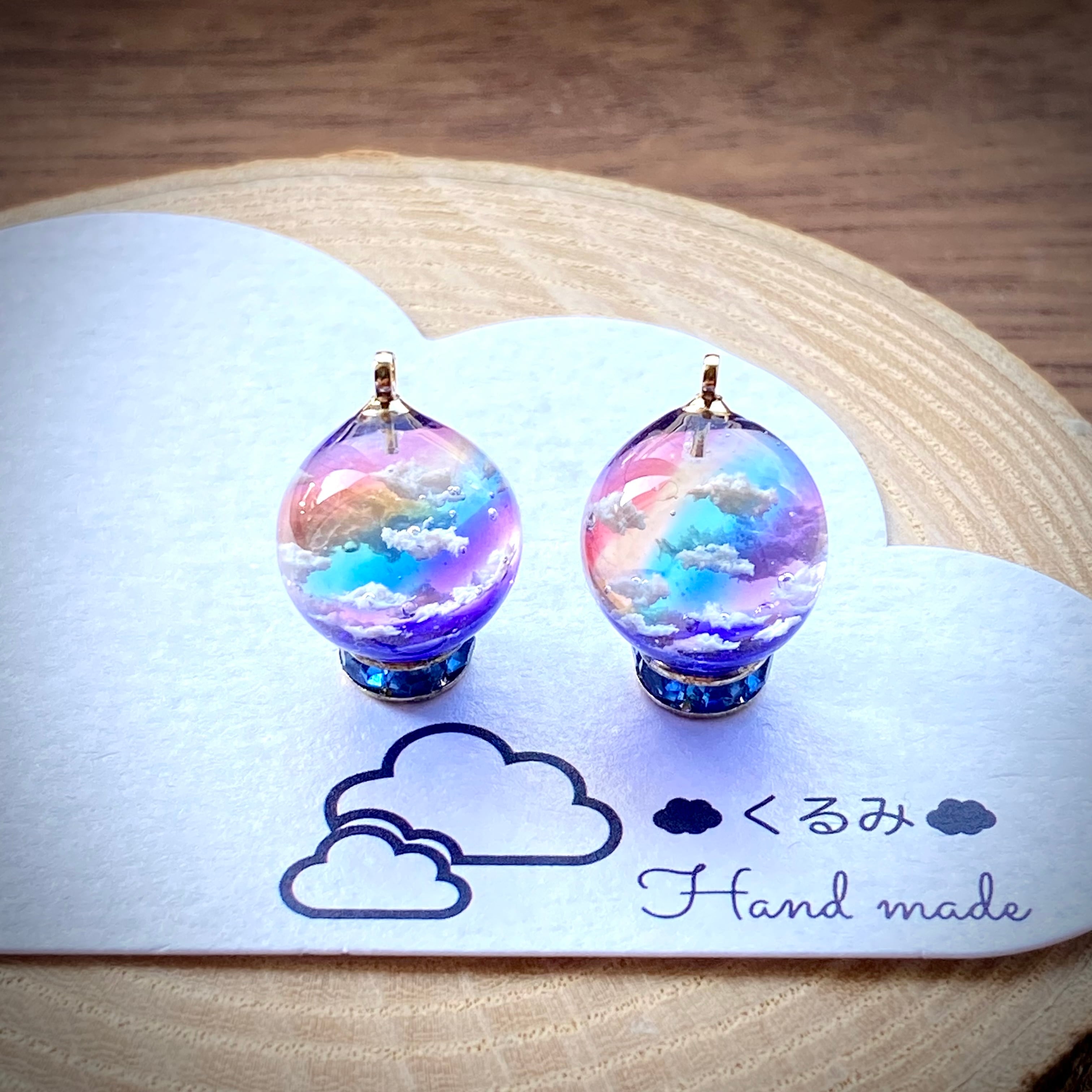 レジンピアス イヤリング 夕暮れ空にかかる虹 まん丸 12mm b